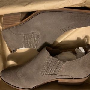 NIB Frye&Co Women's Rubie Western 8M Grey Bootie
